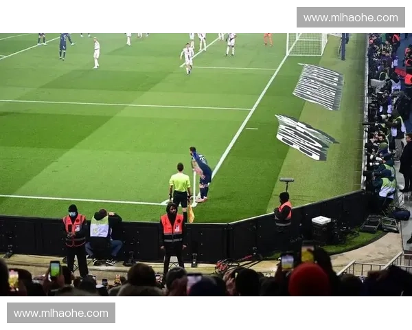 激情四溢的足球盛宴 英文解说带你领略赛事精髓与精彩瞬间